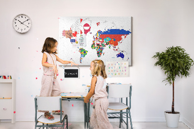 Kurkbord wereldkaart met landvlaggen