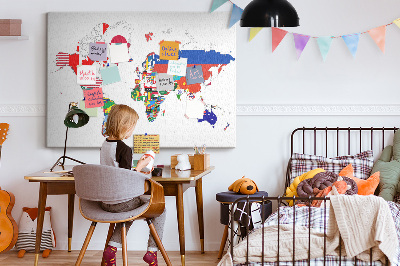 Kurkbord wereldkaart met landvlaggen