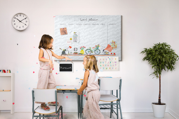 Prikbord kleurrijke weekplanner met kantoorthema's