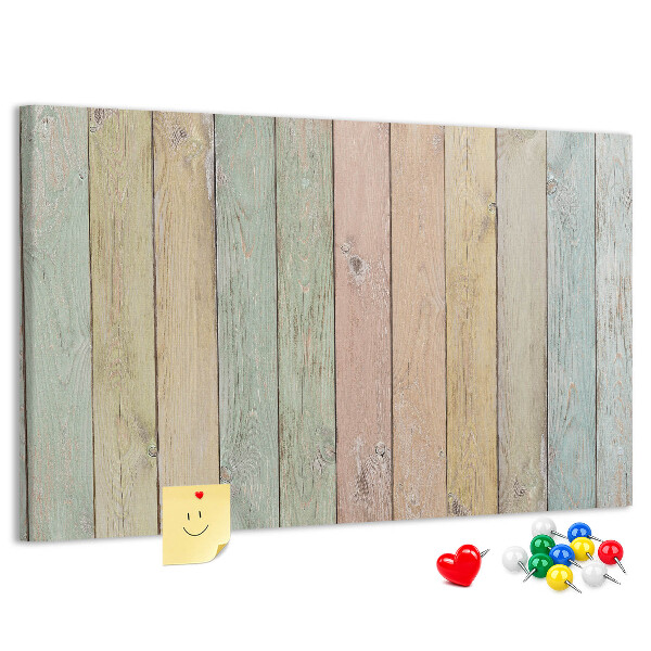 Kurkbord met pastelkleurige platen in een rustieke stijl