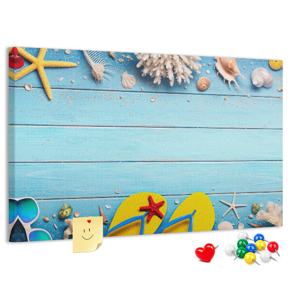 Prikbord zomerherinneringen aan het strand met schelpen