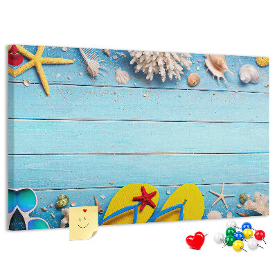 Prikbord zomerherinneringen aan het strand met schelpen