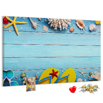 Prikbord zomerherinneringen aan het strand met schelpen