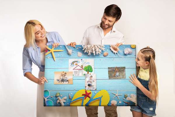 Prikbord zomerherinneringen aan het strand met schelpen