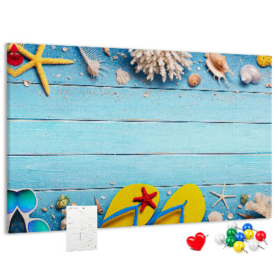 Prikbord zomerherinneringen aan het strand met schelpen