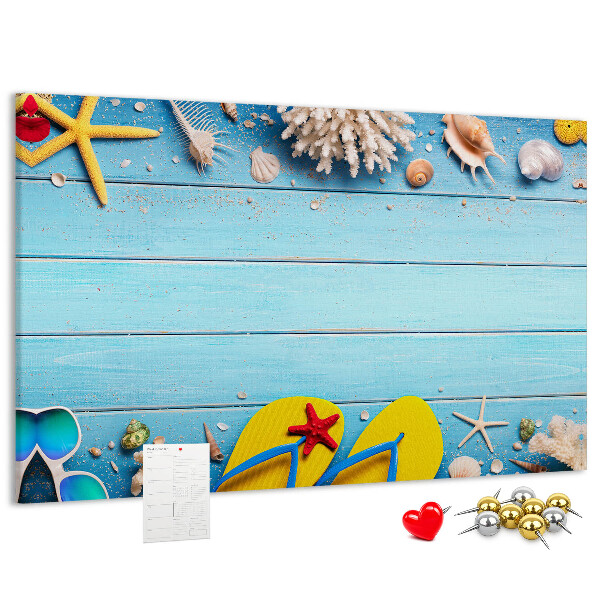 Prikbord zomerherinneringen aan het strand met schelpen
