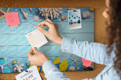 Prikbord zomerherinneringen aan het strand met schelpen