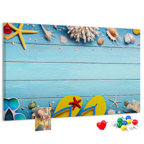 Prikbord zomerherinneringen aan het strand met schelpen
