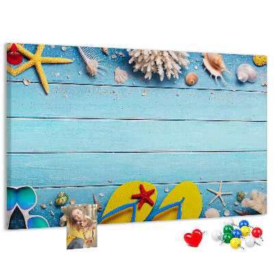 Prikbord zomerherinneringen aan het strand met schelpen