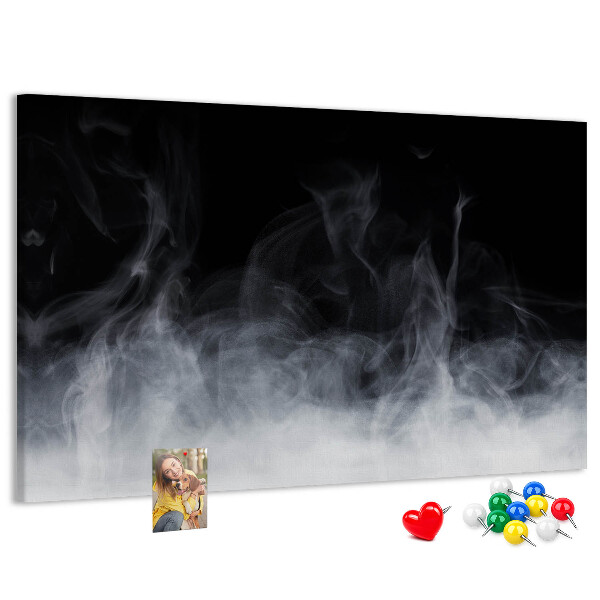 Prikbord sensuele dans van mist op een zwarte achtergrond