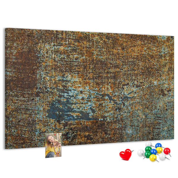 Prikbord met roestig oppervlak en blauwe accenten