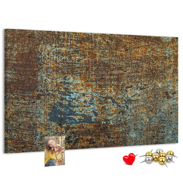 Prikbord met roestig oppervlak en blauwe accenten