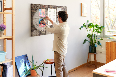 Kurkbord met een kaart van de oude wereld en geografische details