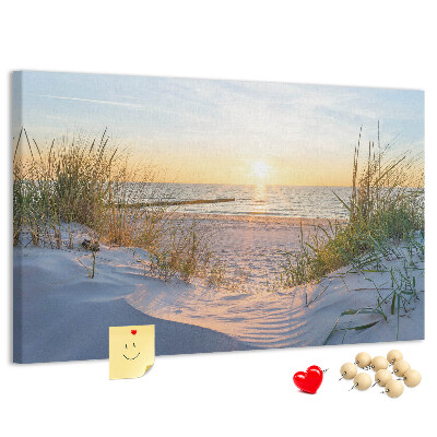 Kurk prikbord met een afbeelding van een zonsondergang boven het strand en de duinen