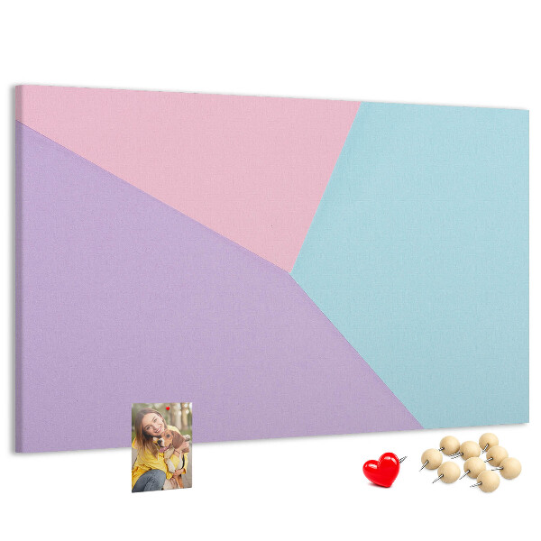 Prikbord met geometrische vormen in pastelkleuren