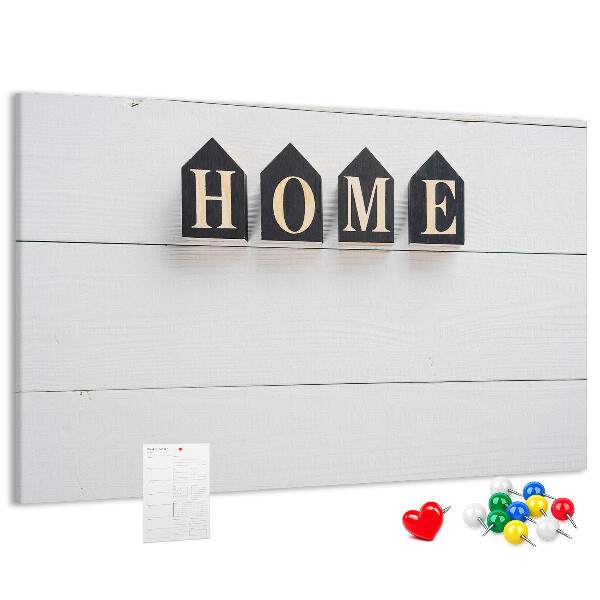 Kurkbord met stijlvolle letters op een houten achtergrond