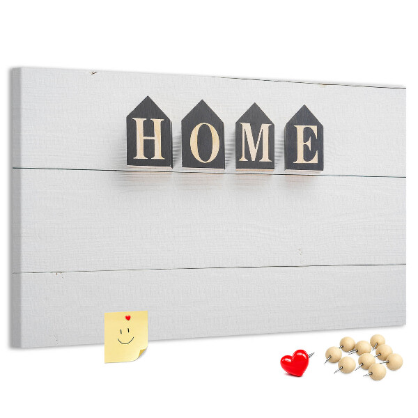 Kurkbord met stijlvolle letters op een houten achtergrond