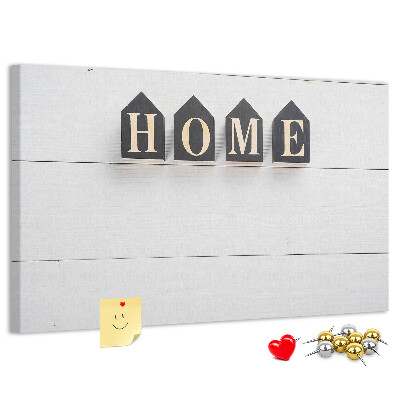 Kurkbord met stijlvolle letters op een houten achtergrond