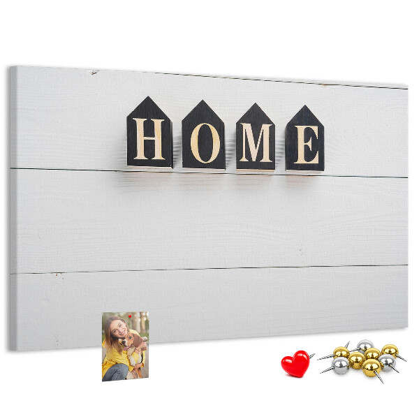 Kurkbord met stijlvolle letters op een houten achtergrond