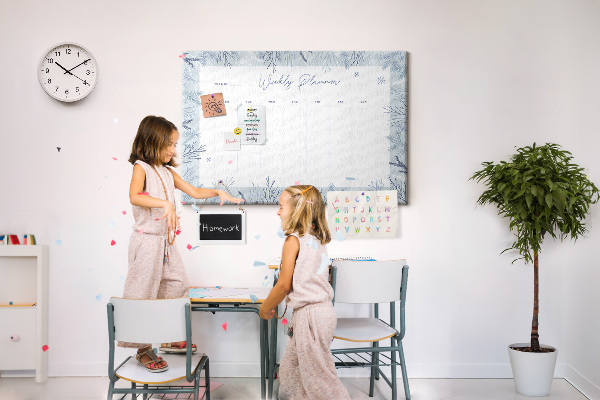 Kurk prikbord met een subtiel patroon voor een winterweekplanning