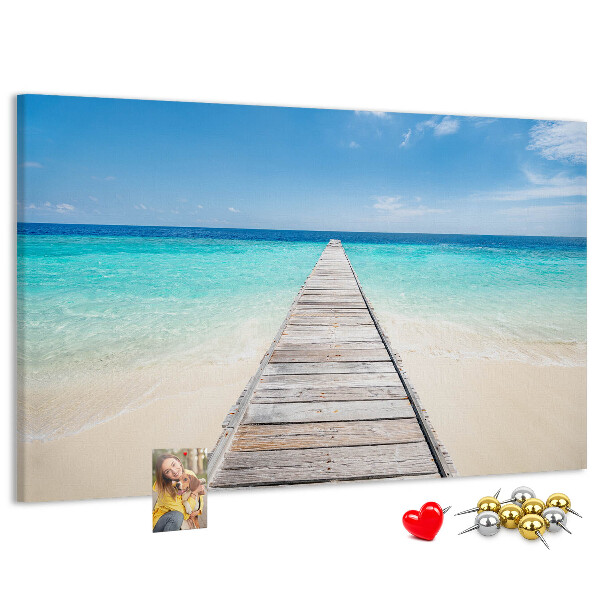 Prikbord met een rustige pier in een tropisch paradijs
