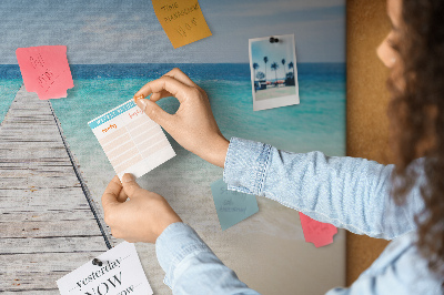 Prikbord met een rustige pier in een tropisch paradijs