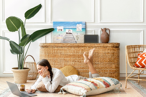 Prikbord met een rustige pier in een tropisch paradijs