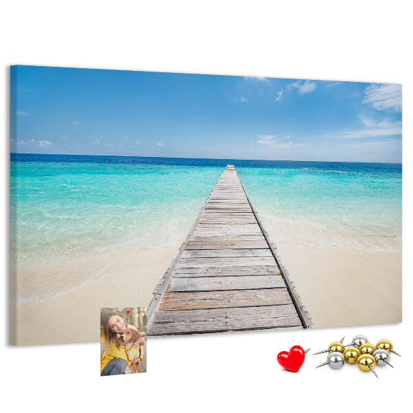Prikbord met een rustige pier in een tropisch paradijs