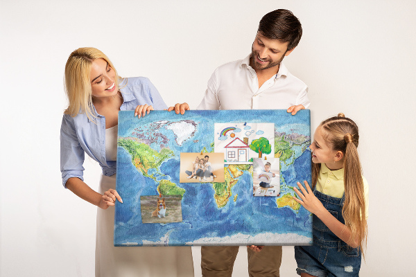 Kurkbord wereldkaart in pastelkleuren