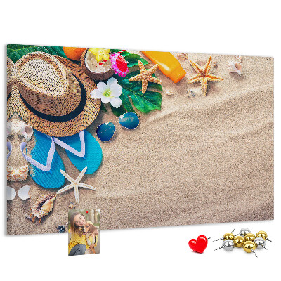 Kurken prikbord met zomerse strandherinneringen als decoratie