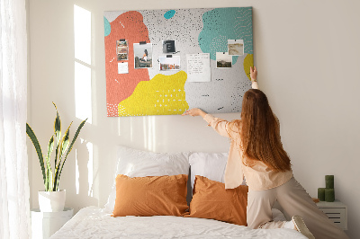 Prikbord met kleurrijke abstracte vormen en patronen