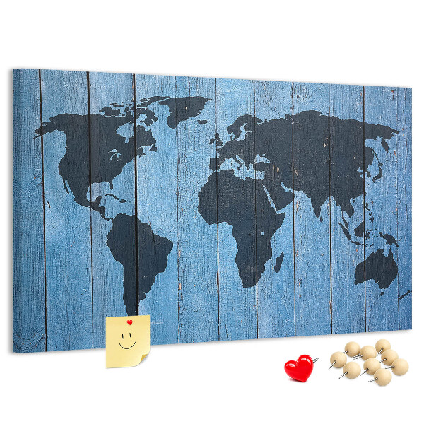 Wereldkaart op een houten achtergrond prikbord