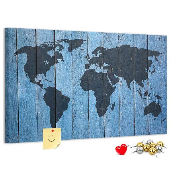 Wereldkaart op een houten achtergrond prikbord