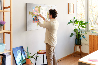 Kurkbord wereldkaart in goud op een witte achtergrond