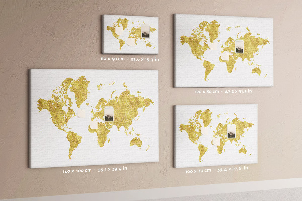 Kurkbord wereldkaart in goud op een witte achtergrond
