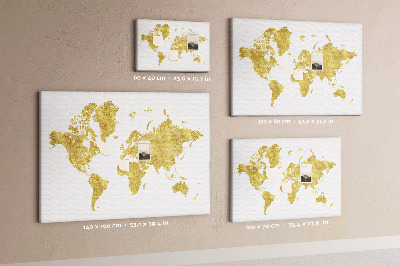 Kurkbord wereldkaart in goud op een witte achtergrond