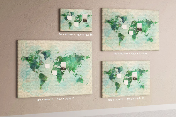 Kurk prikbord met groene aquarel wereldkaart