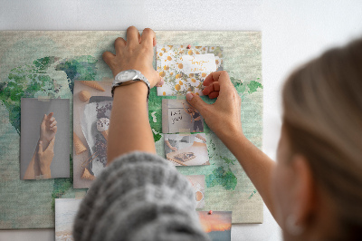 Kurk prikbord met groene aquarel wereldkaart