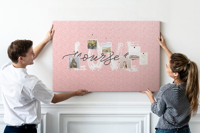 Kurkbord zelfliefde op een roze achtergrond