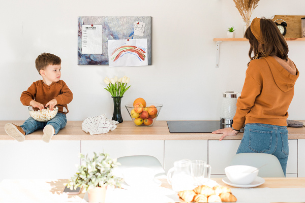 Prikbord met abstract landschap in blauwtinten