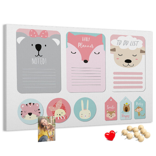 Kurk prikbord met gekleurde briefjes en schattige dieren