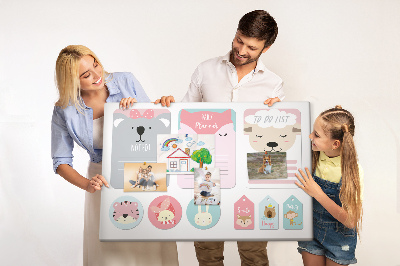 Kurk prikbord met gekleurde briefjes en schattige dieren