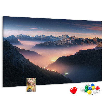 Kurkbord schilderachtig berglandschap bij zonsondergang