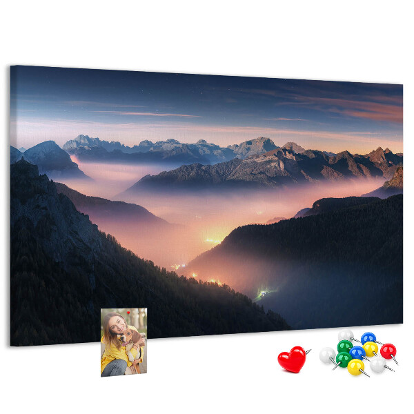 Kurkbord schilderachtig berglandschap bij zonsondergang