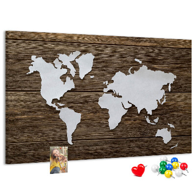 Kurk prikbord met een wereldkaart op een houten achtergrond