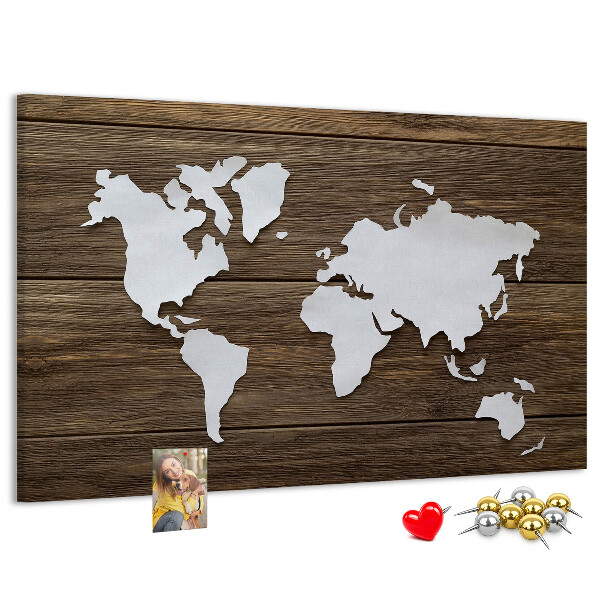 Kurk prikbord met een wereldkaart op een houten achtergrond