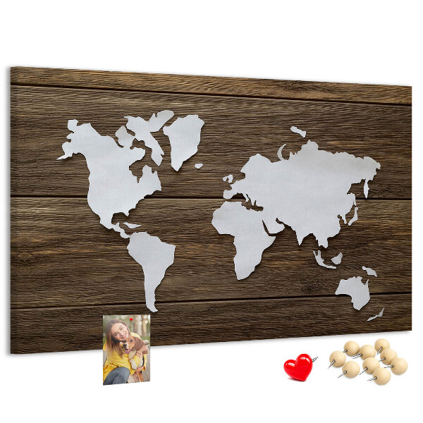 Kurk prikbord met een wereldkaart op een houten achtergrond