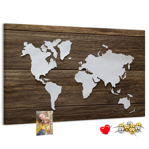 Kurk prikbord met een wereldkaart op een houten achtergrond