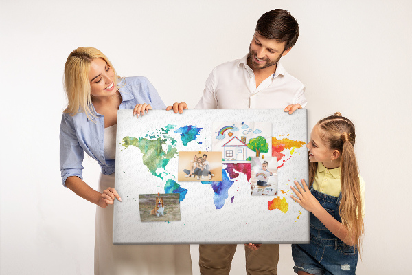 Kleurrijke aquarel wereldkaart prikbord