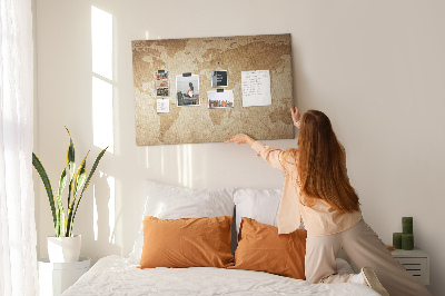Prikbord met kaart van de oude wereld op een bruine achtergrond